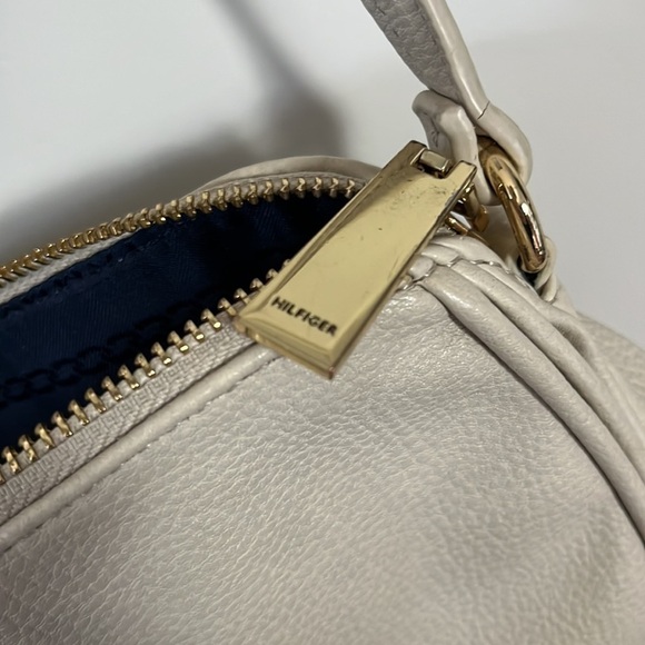 TOMMY Hilfiger cream crossbody bag - Picture 4 of 10